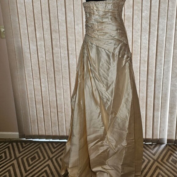 YSA Makino Off White Silk Wedding Dress 12 - Picture 4 of 8